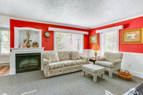 Cozy Frankfort Apartment Near Beaches and Downtown!